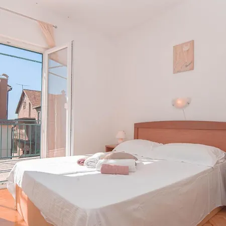 3 Bedroom Lovely In Apartment *