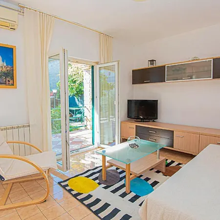 Διαμέρισμα 3 Bedroom Lovely In *