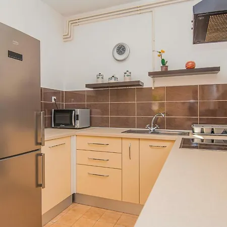 Apartman 3 Bedroom Lovely In