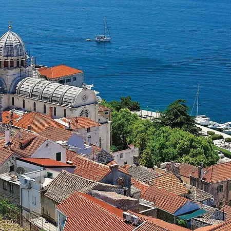 3 Bedroom Lovely In Apartament Brodarica (Sibenik-Knin)