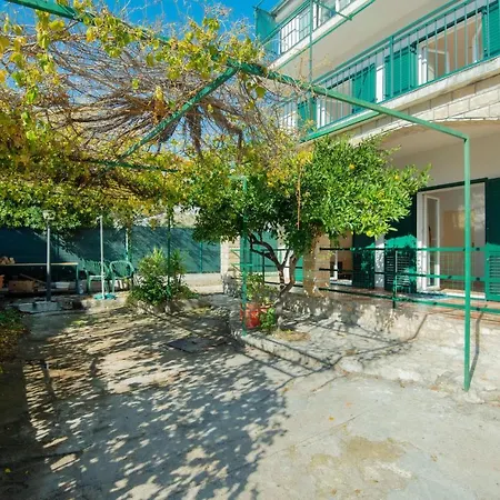 Apartment 3 Bedroom Lovely In
