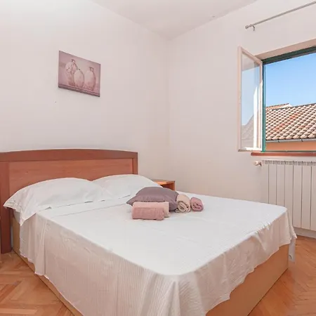 Lovely Apartment In Brodarica With Wifi Brodarica (Sibenik-Knin)