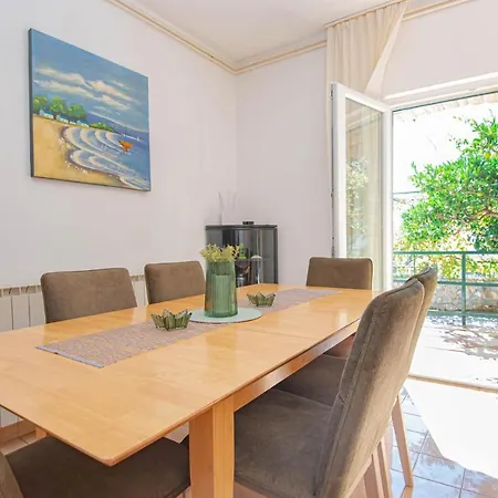 Lovely Apartment In Brodarica With Wifi ברודאריצה