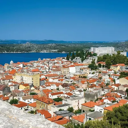 Lovely Apartment In Brodarica With Wifi *