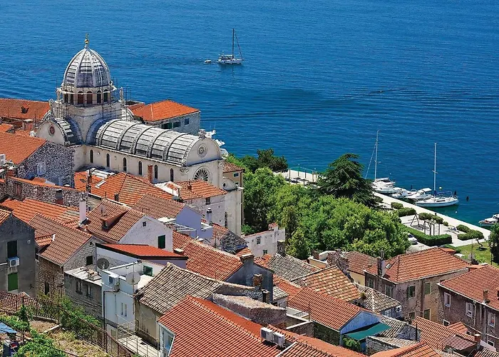 3 Bedroom Lovely In Apartman Brodarica (Sibenik-Knin)